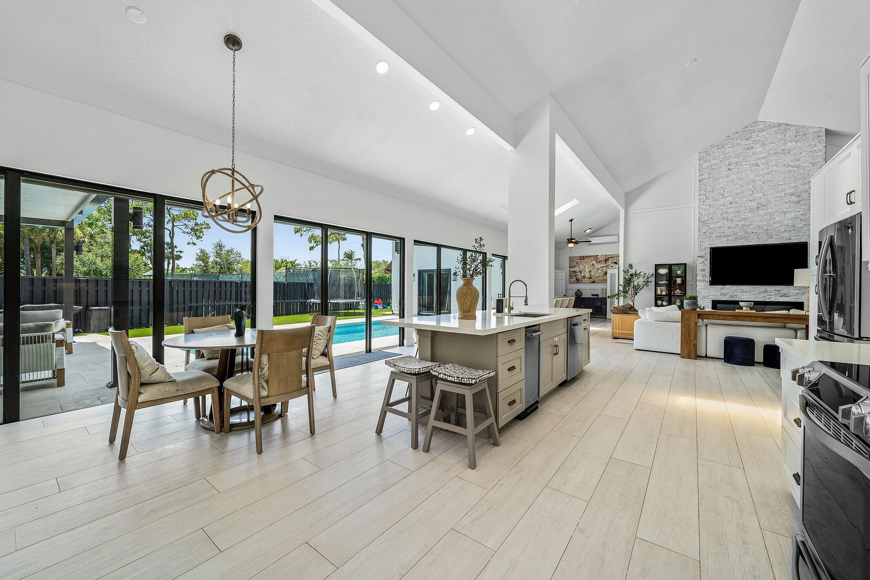 Kitchen Breakfast Area