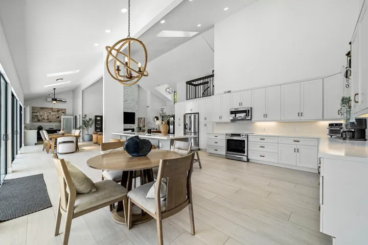 Kitchen Breakfast Area
