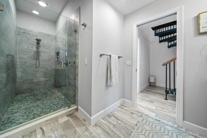Guest Bathroom 2