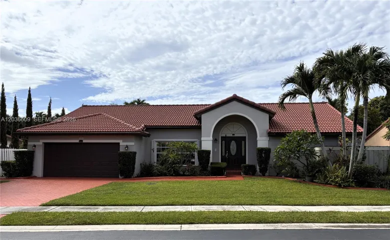 Front of House Pic 7