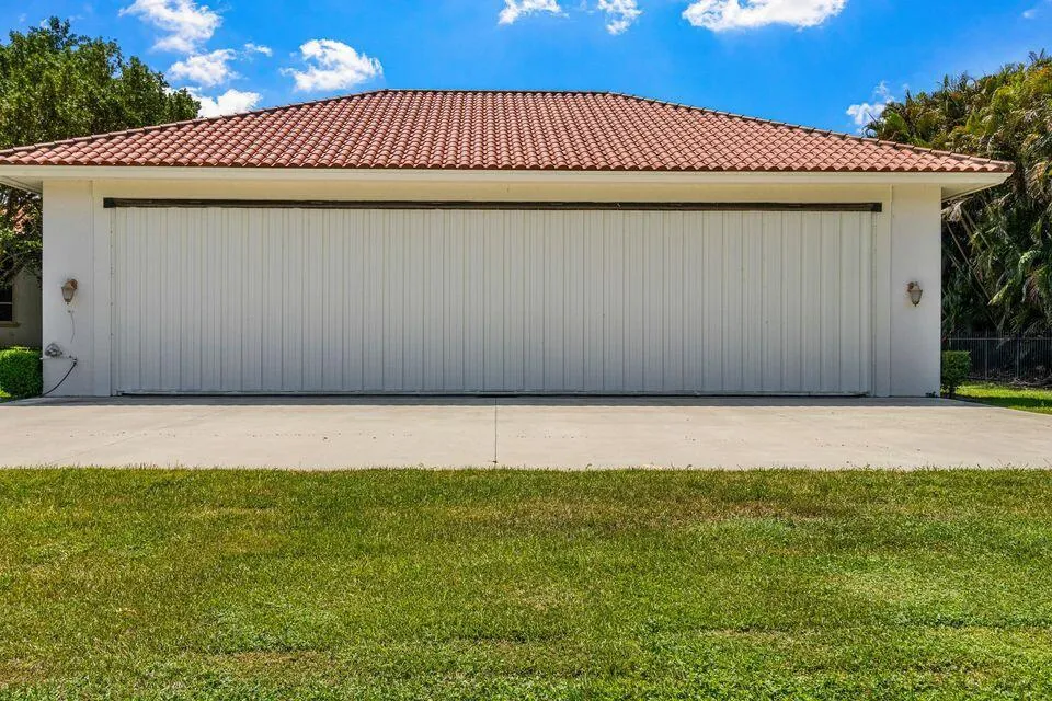 Wellington, FL Hangar - Front View