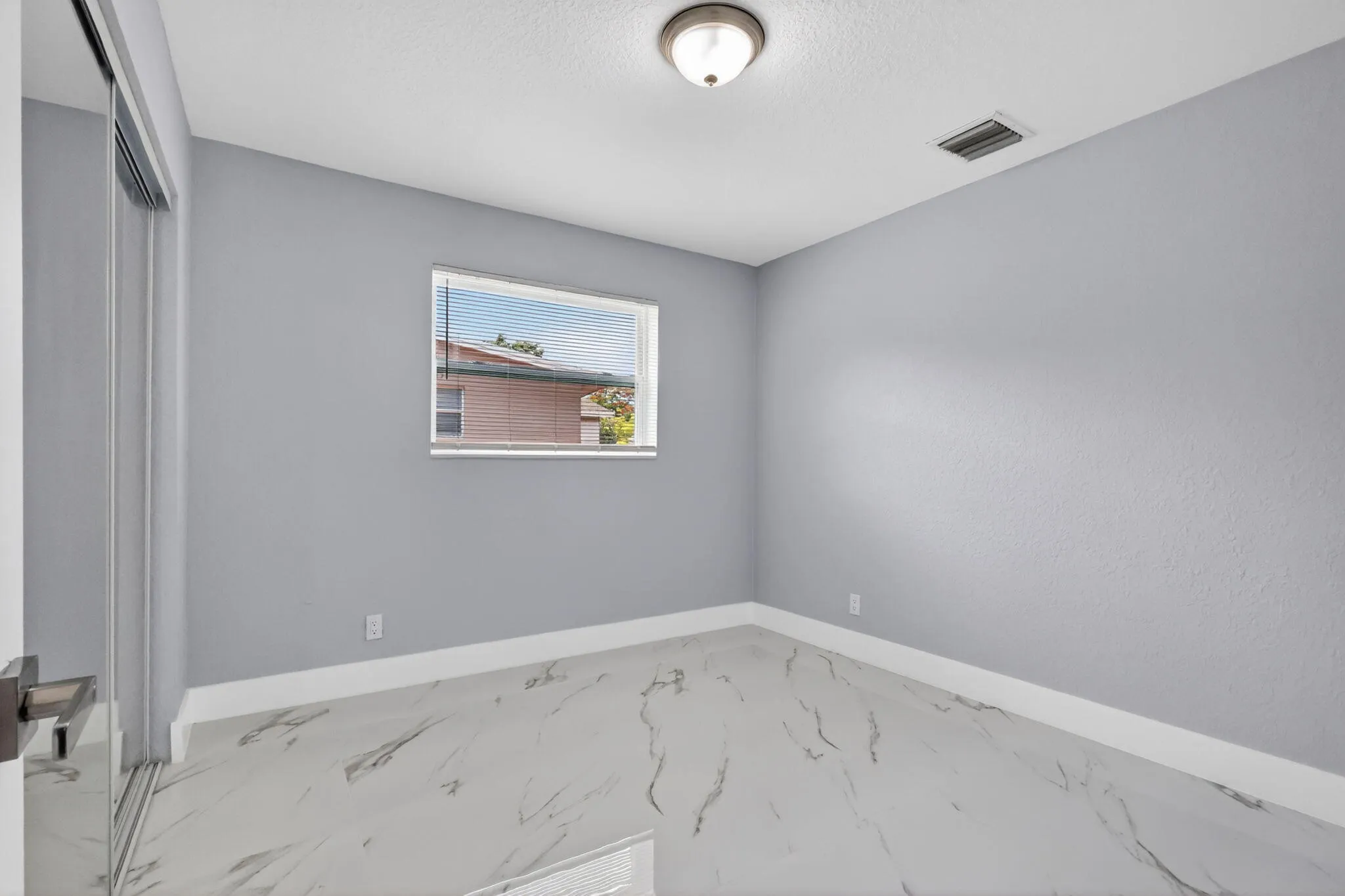 25-web-or-mls-_14A1206