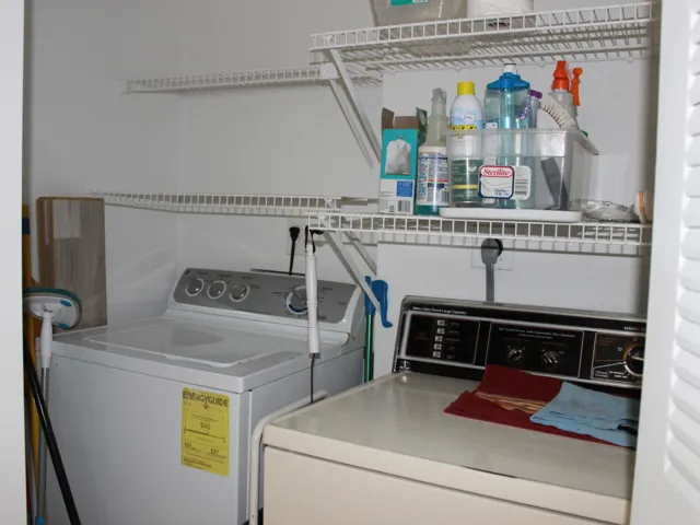 LAUNDRY INSIDE