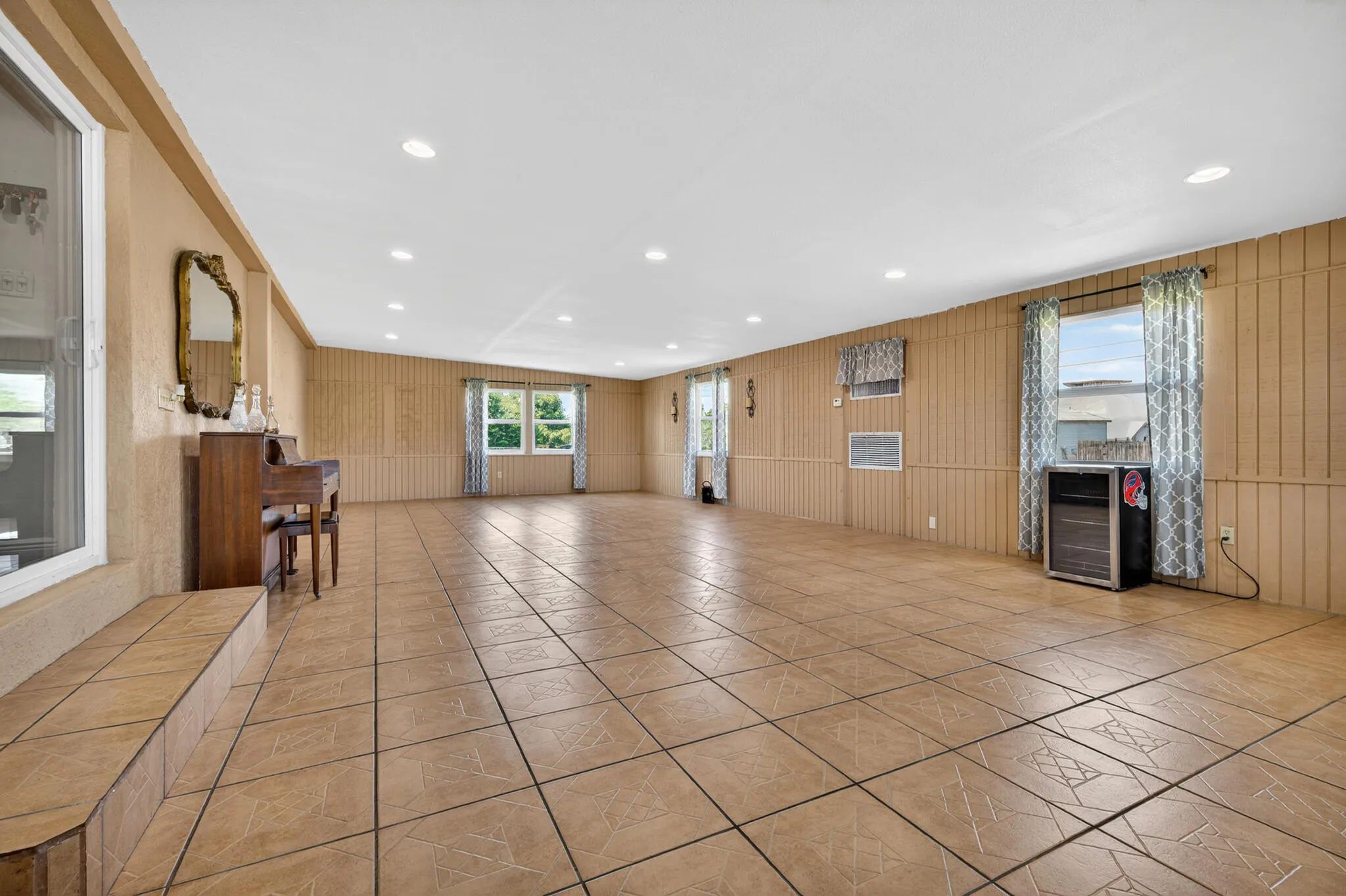 Enclosed Bonus Room