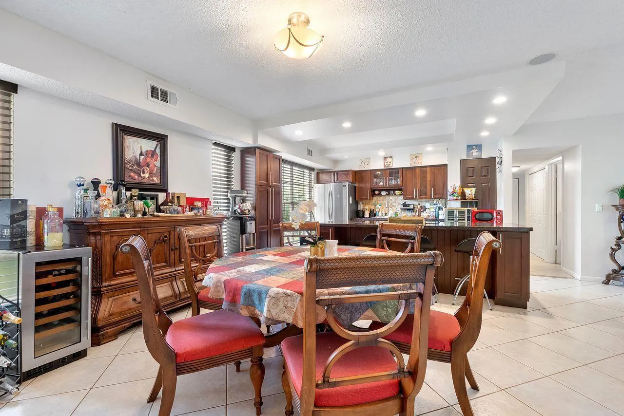 6237_Old_Court_Rd_u104_035