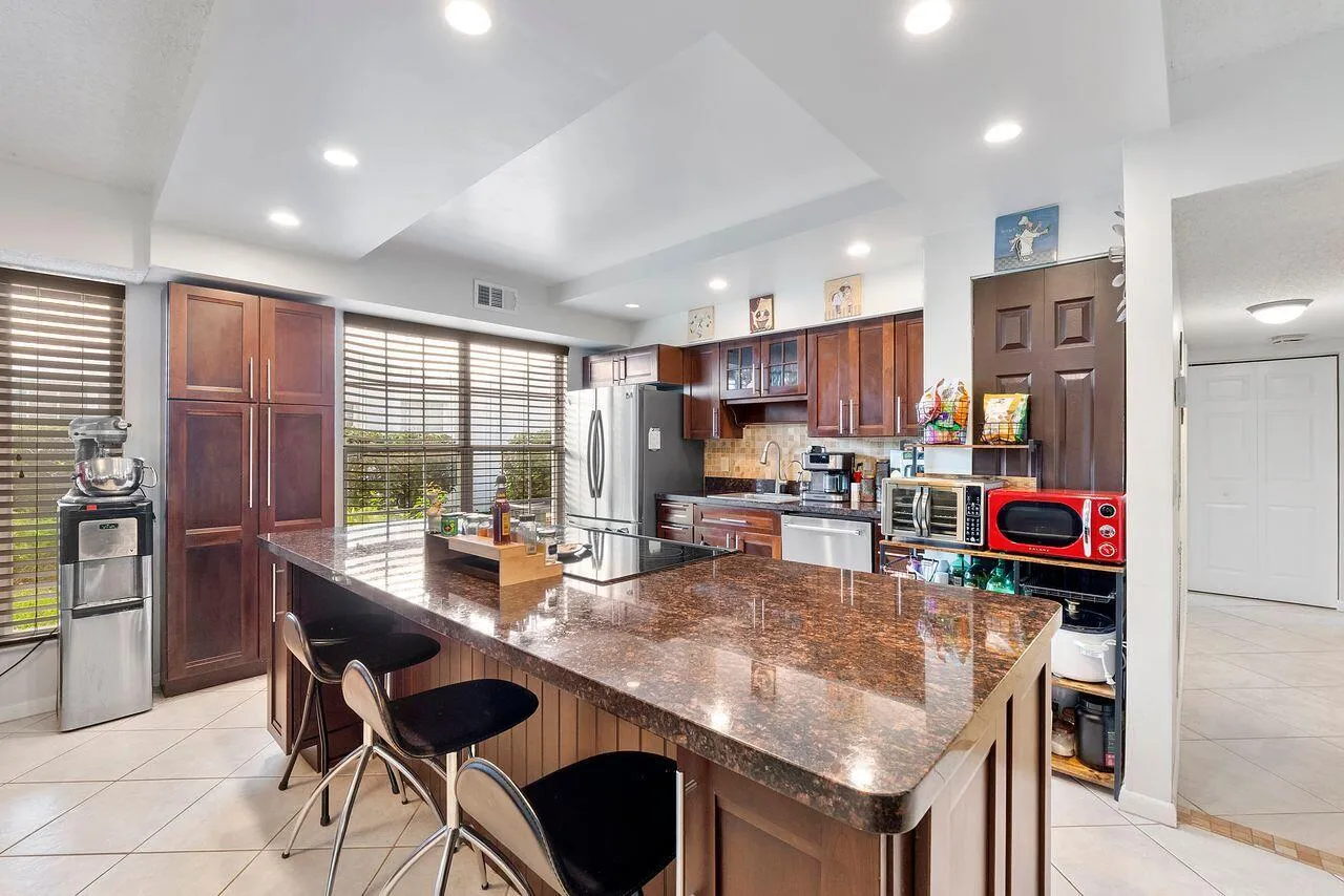 6237_Old_Court_Rd_u104_036