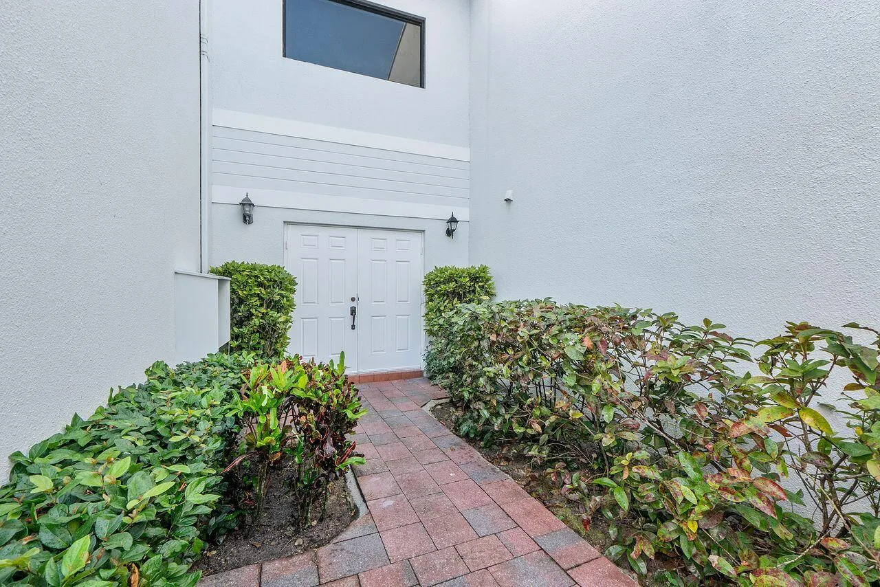 6237_Old_Court_Rd_u104_025