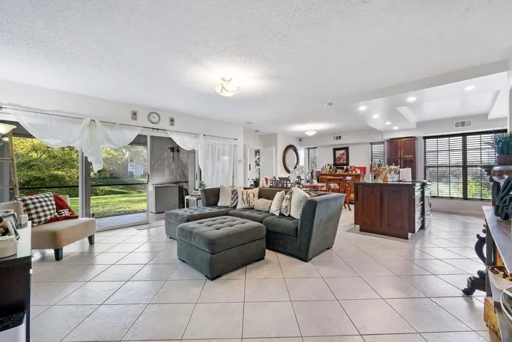 6237_Old_Court_Rd_u104_029