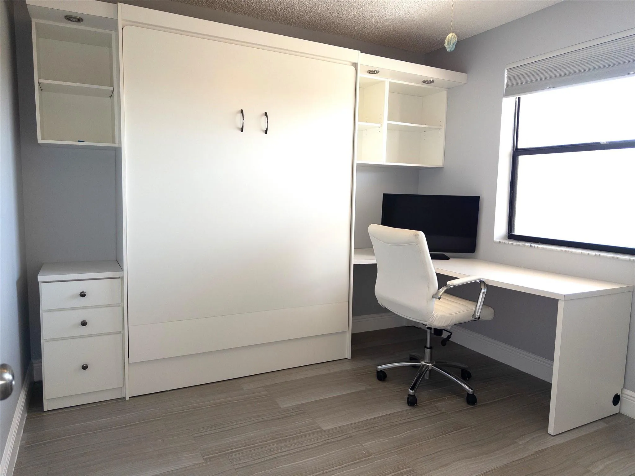 Guest room with Murphy bed