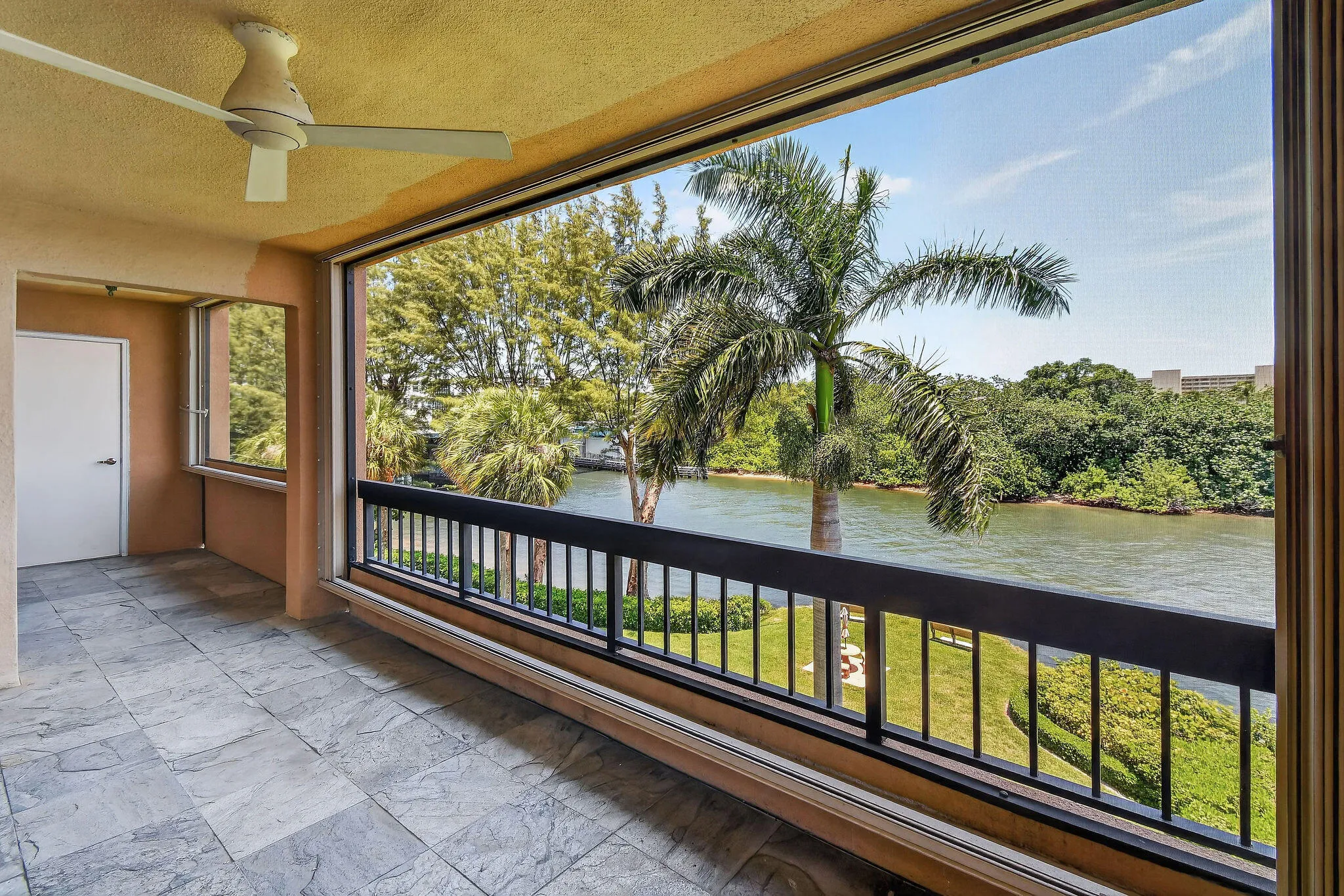 Balcony to Intracoastal