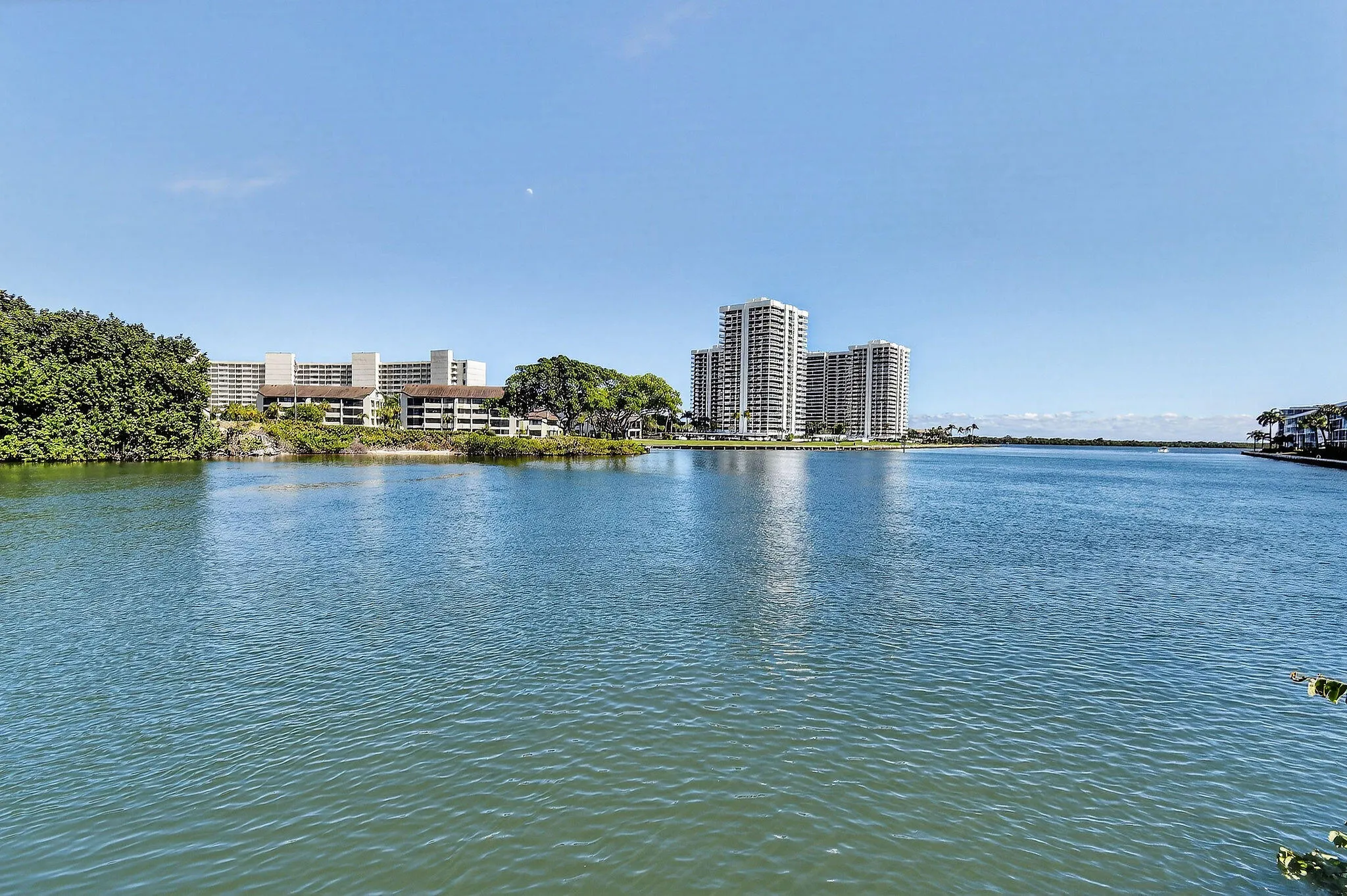 Green Space directly on the Intracoastal
