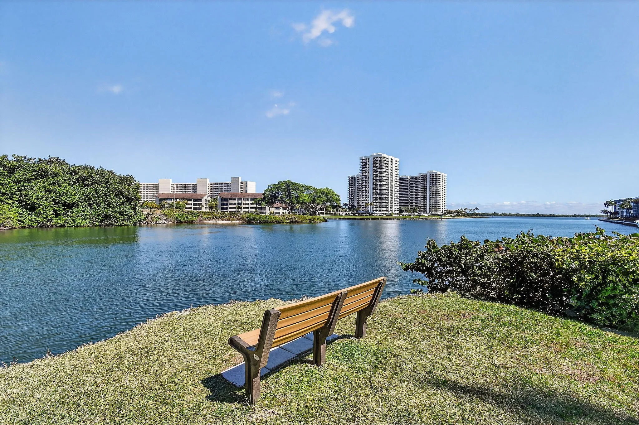 Green Space directly on the Intracoastal