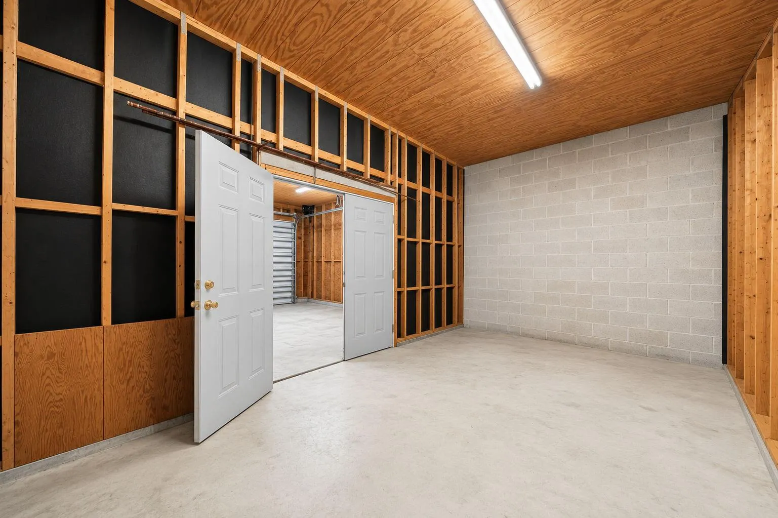 12-web-or-mls-Empty Workshop