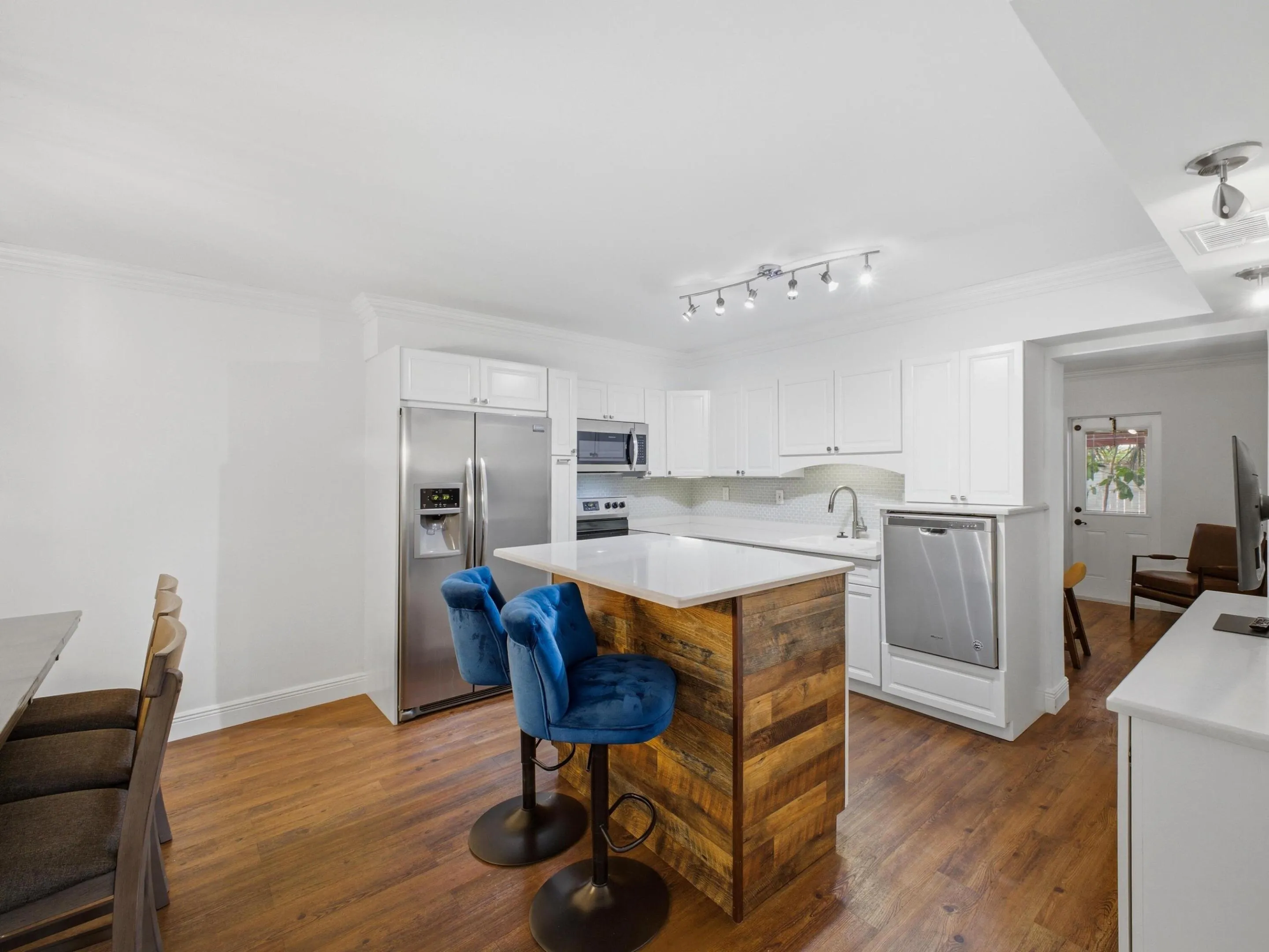 Kitchen Breakfast Bar