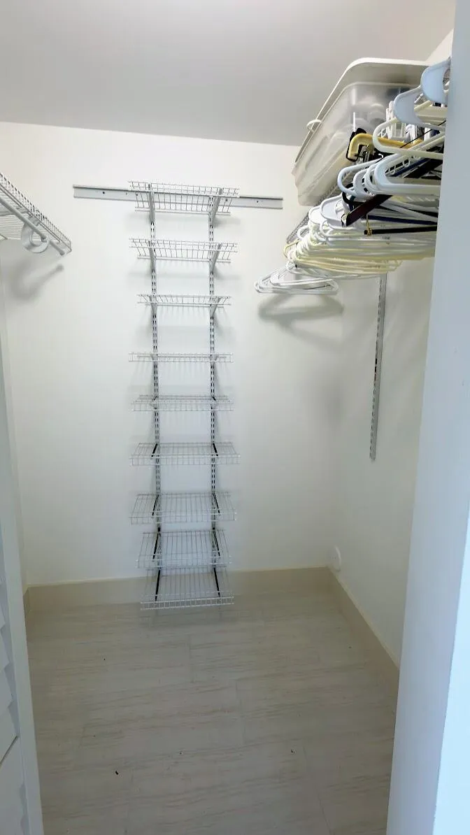 walk in closet 1
