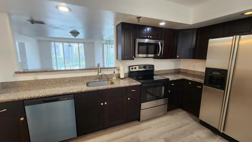 Open kitchen to livingroom