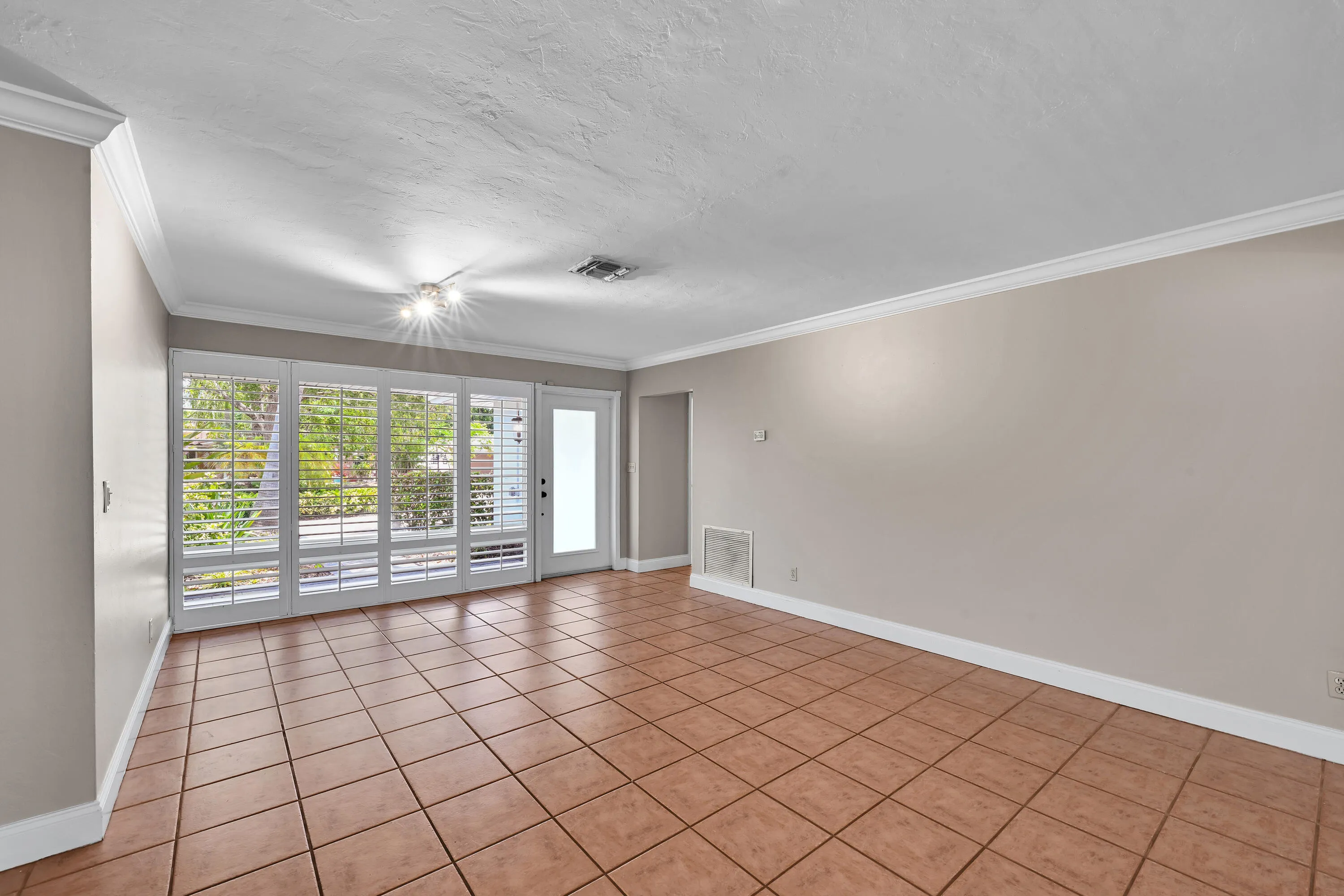 901 SE 12th Ave 00036
