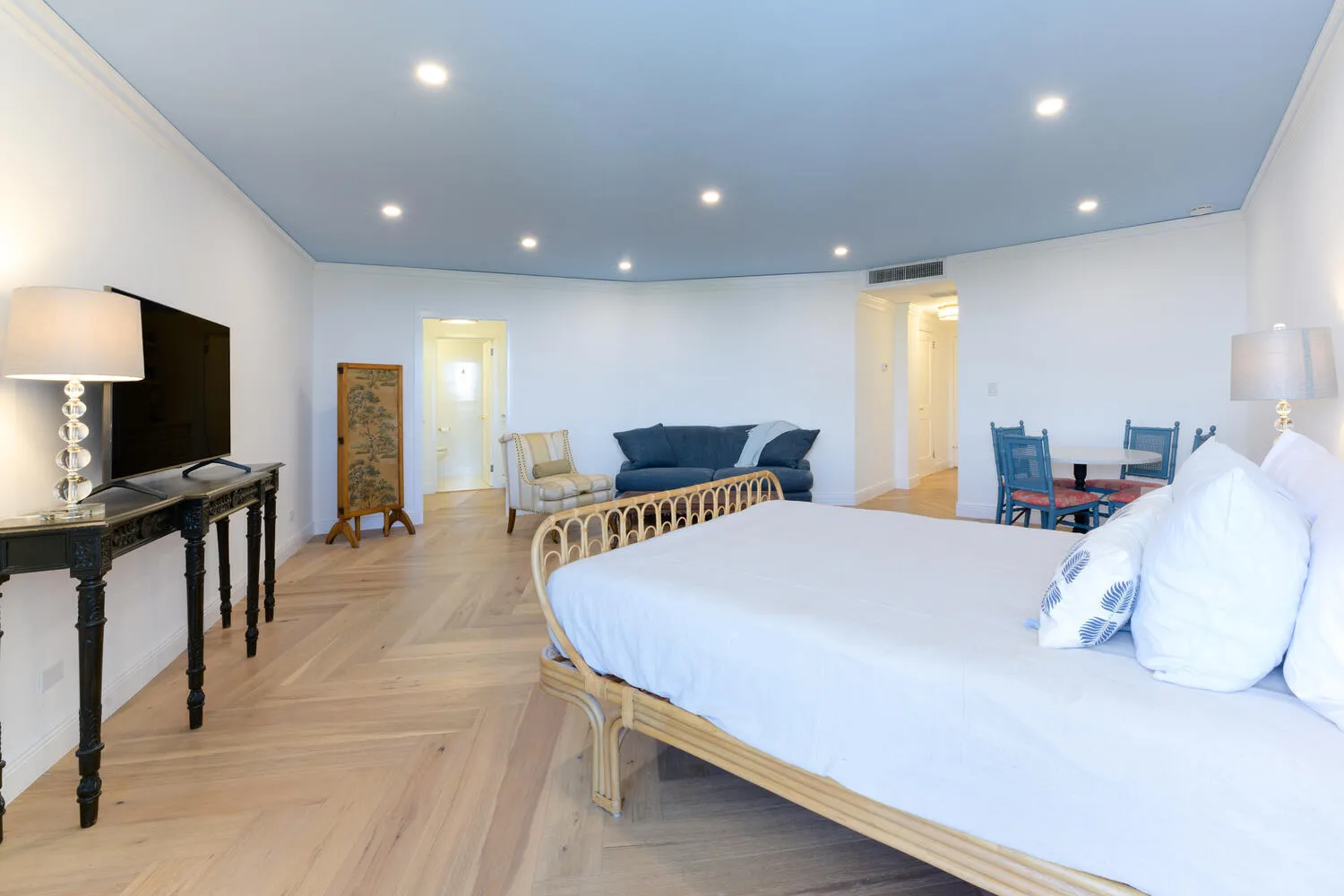 2800 N Flagler Dr Apt 913 West-large-007