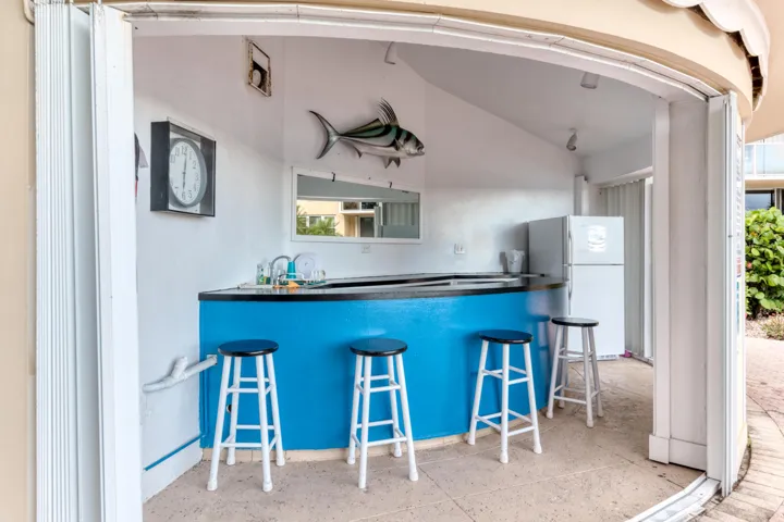 outdoor kitchen