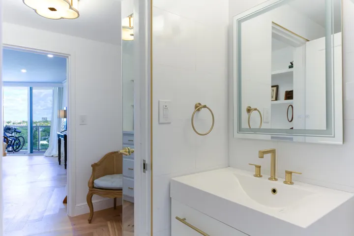 2800 N Flagler Dr Apt 913 West-large-011