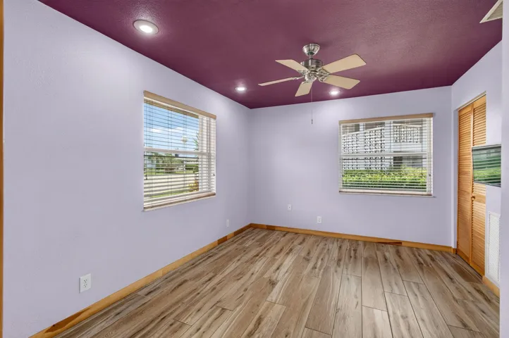 Guest/front bedroom