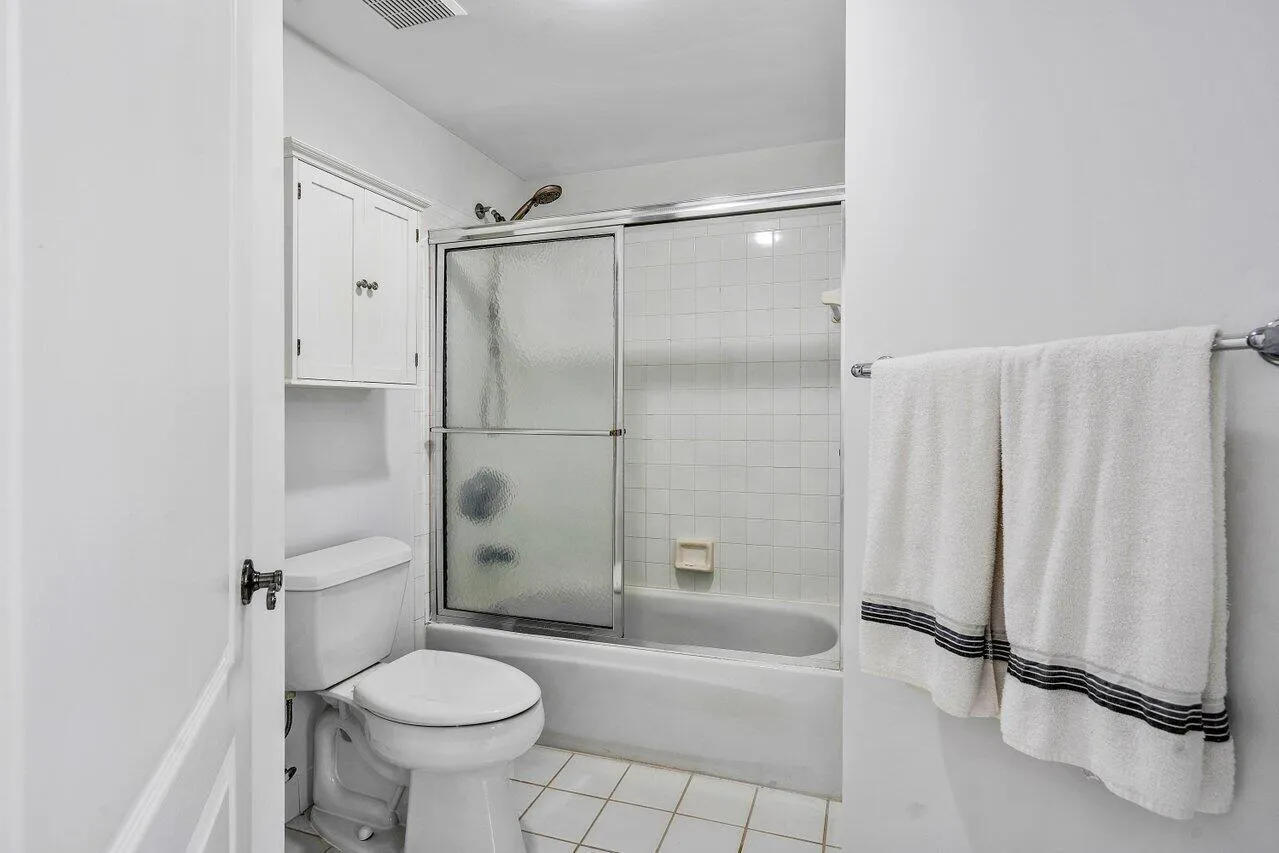 023-300UnoLagoDrive-JunoBeach-FL-33408-S