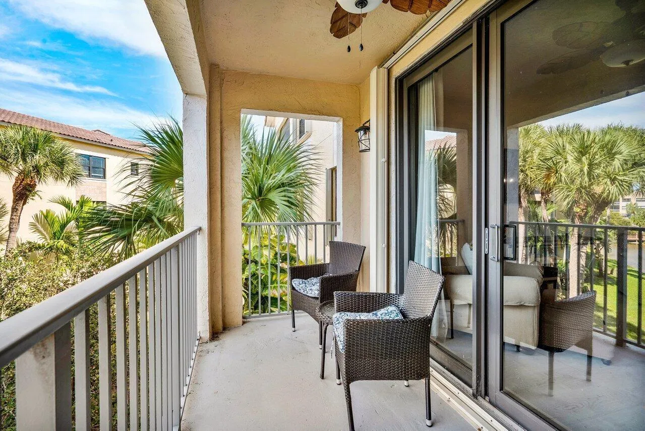 011-300UnoLagoDrive-JunoBeach-FL-33408-S