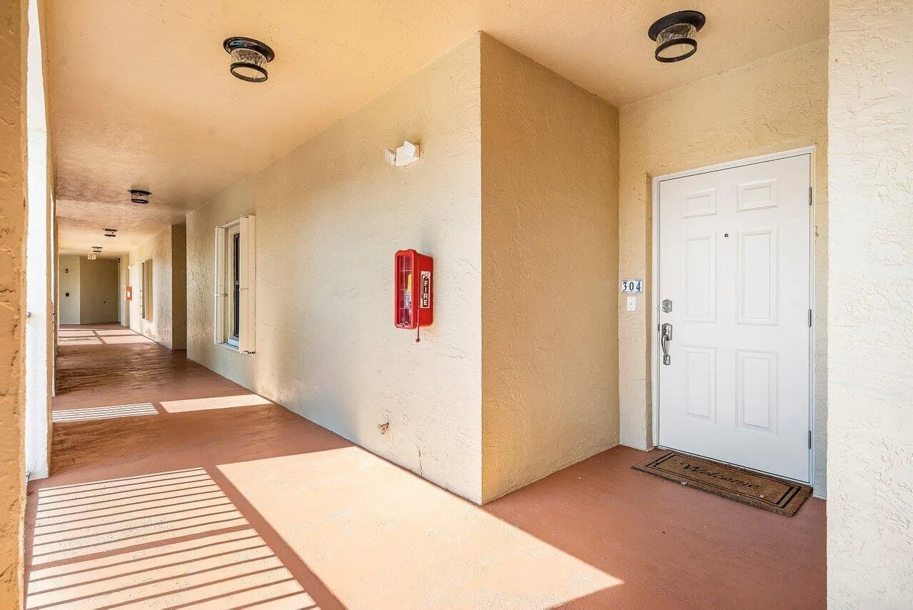 005-300UnoLagoDrive-JunoBeach-FL-33408-S
