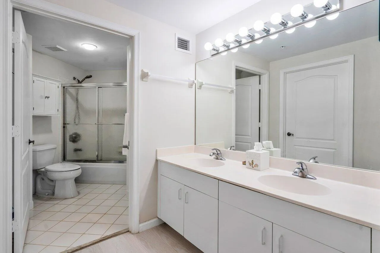 022-300UnoLagoDrive-JunoBeach-FL-33408-S