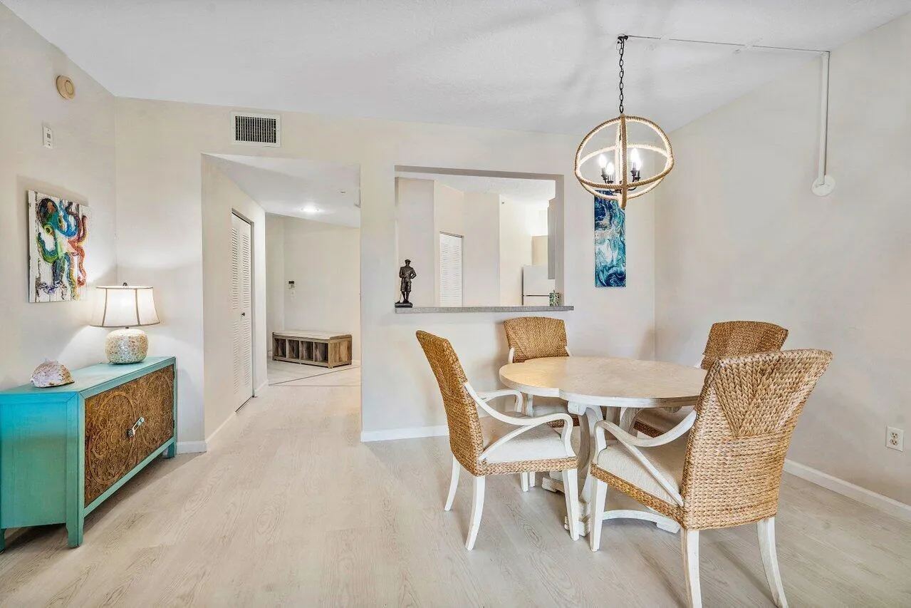 013-300UnoLagoDrive-JunoBeach-FL-33408-S
