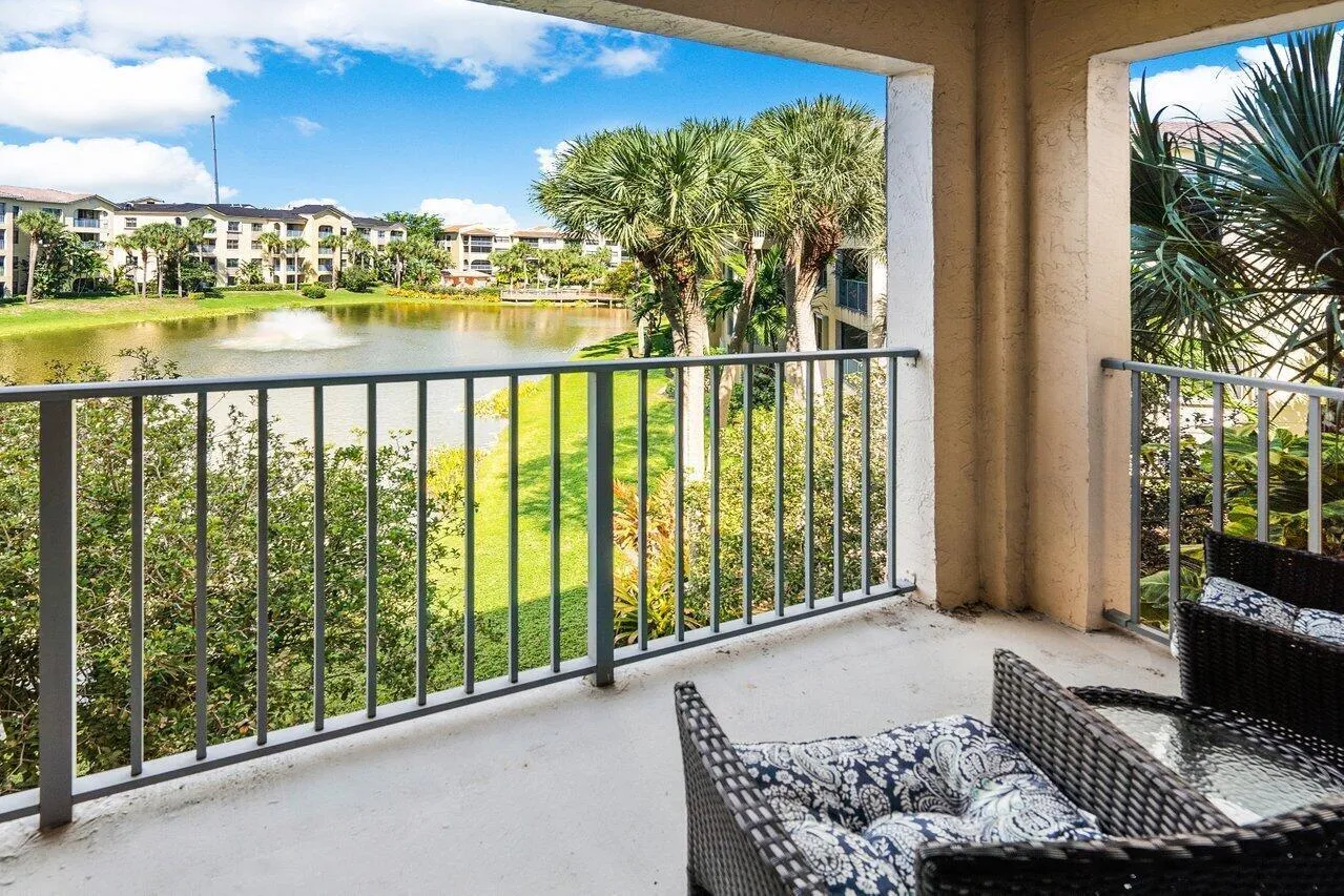 010-300UnoLagoDrive-JunoBeach-FL-33408-S