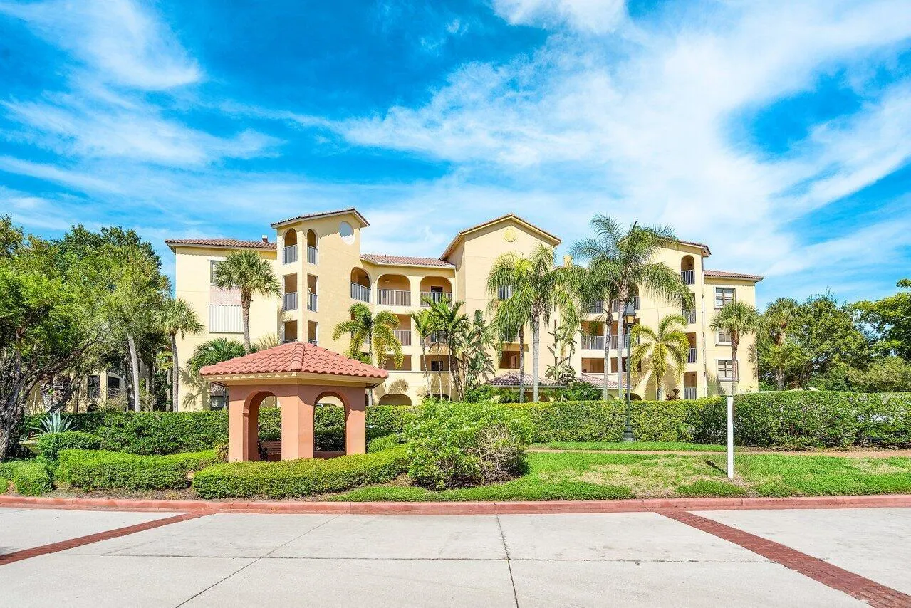 002-300UnoLagoDrive-JunoBeach-FL-33408-S