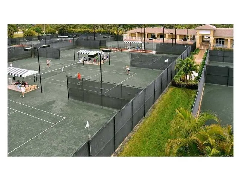 fountaines tennis court