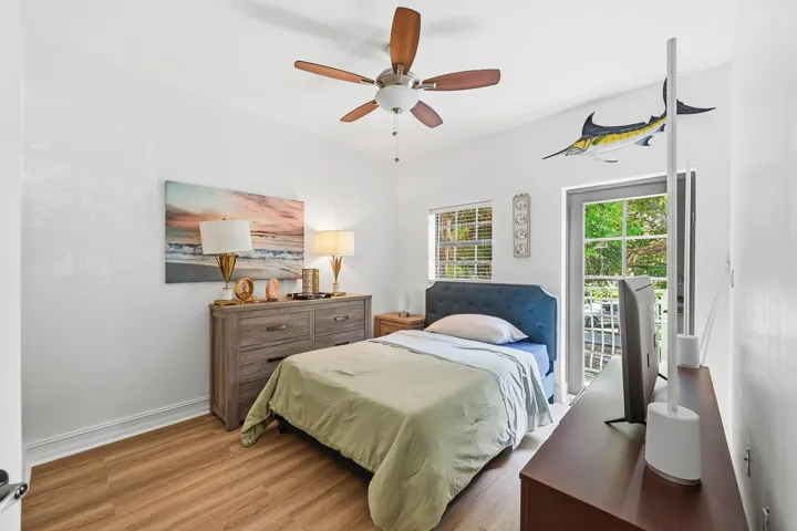 28_bedroom