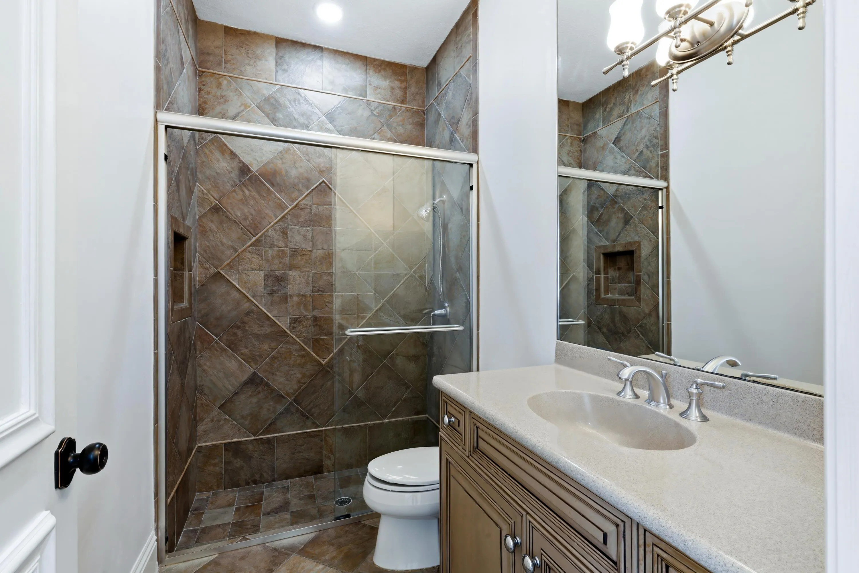 ENSUITE BATH 1