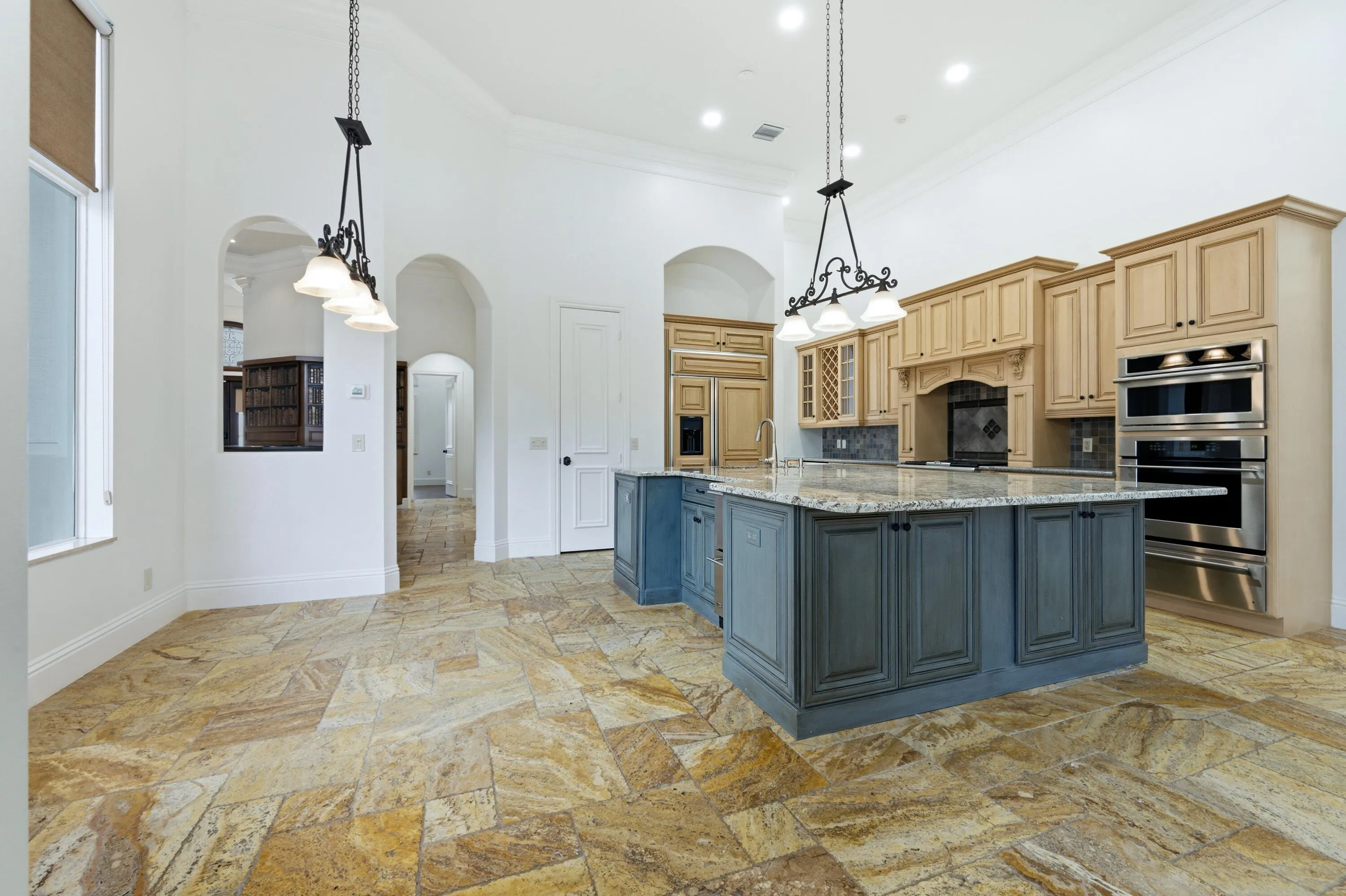 KITCHEN AND BREAKFAST NOOK
