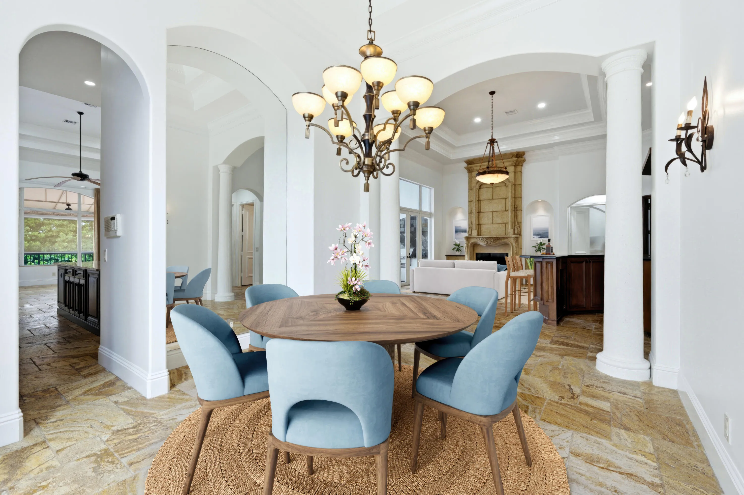 VIRTUAL STAGED DINING ROOM