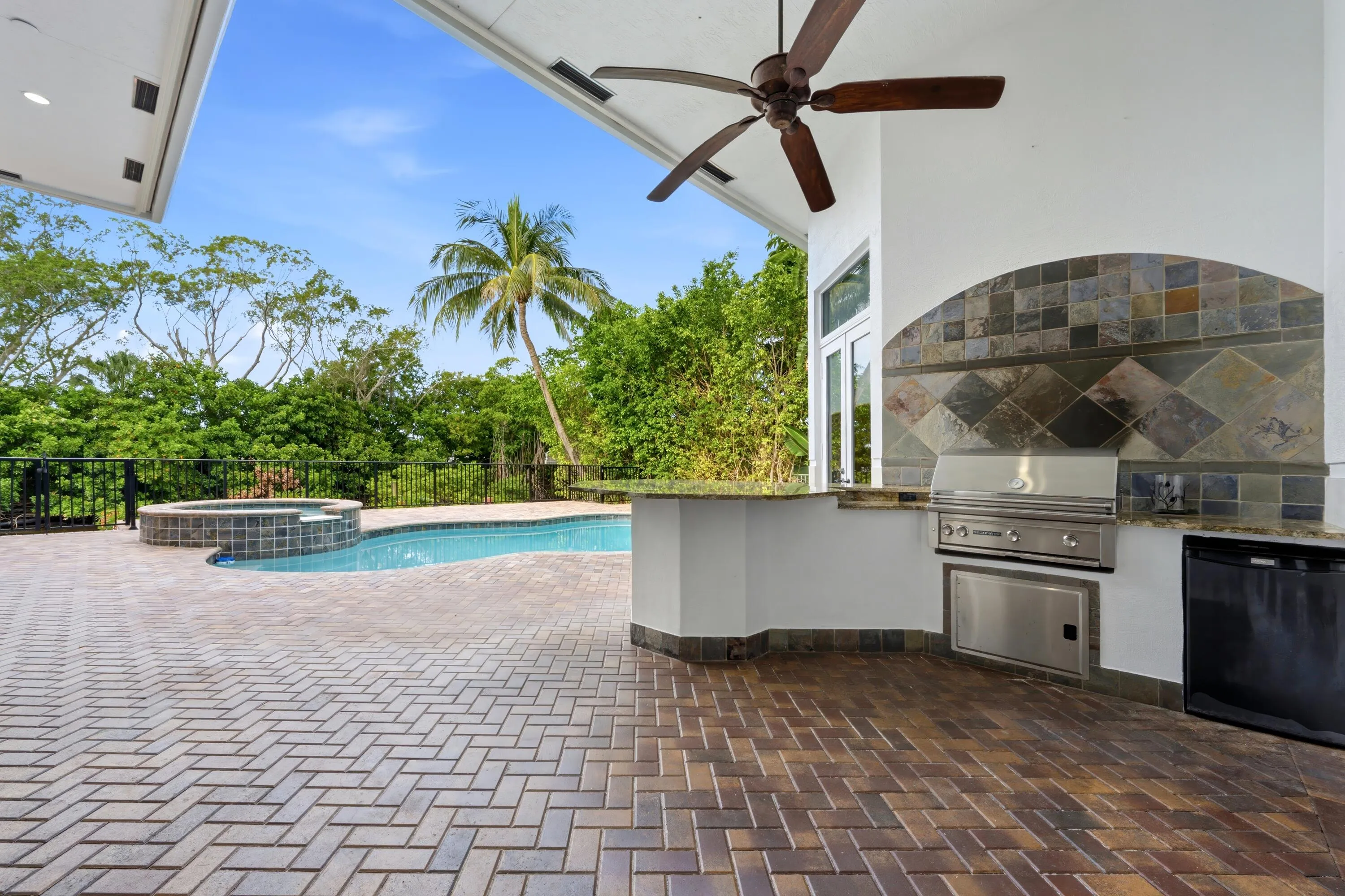SUMMER KITCHEN