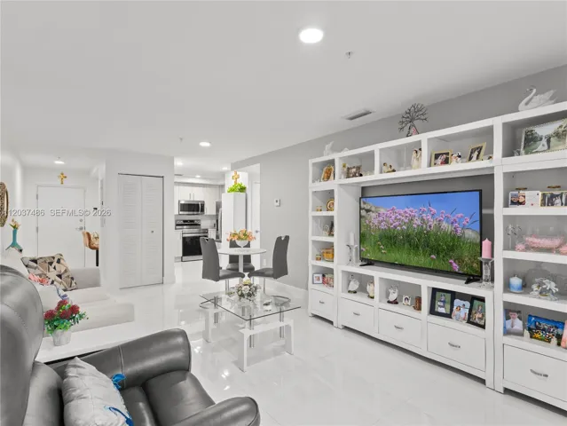 porcelain floors throughout