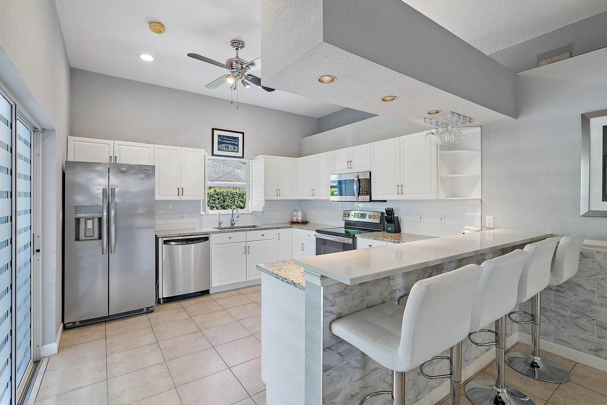 Kitchen eat-in counter