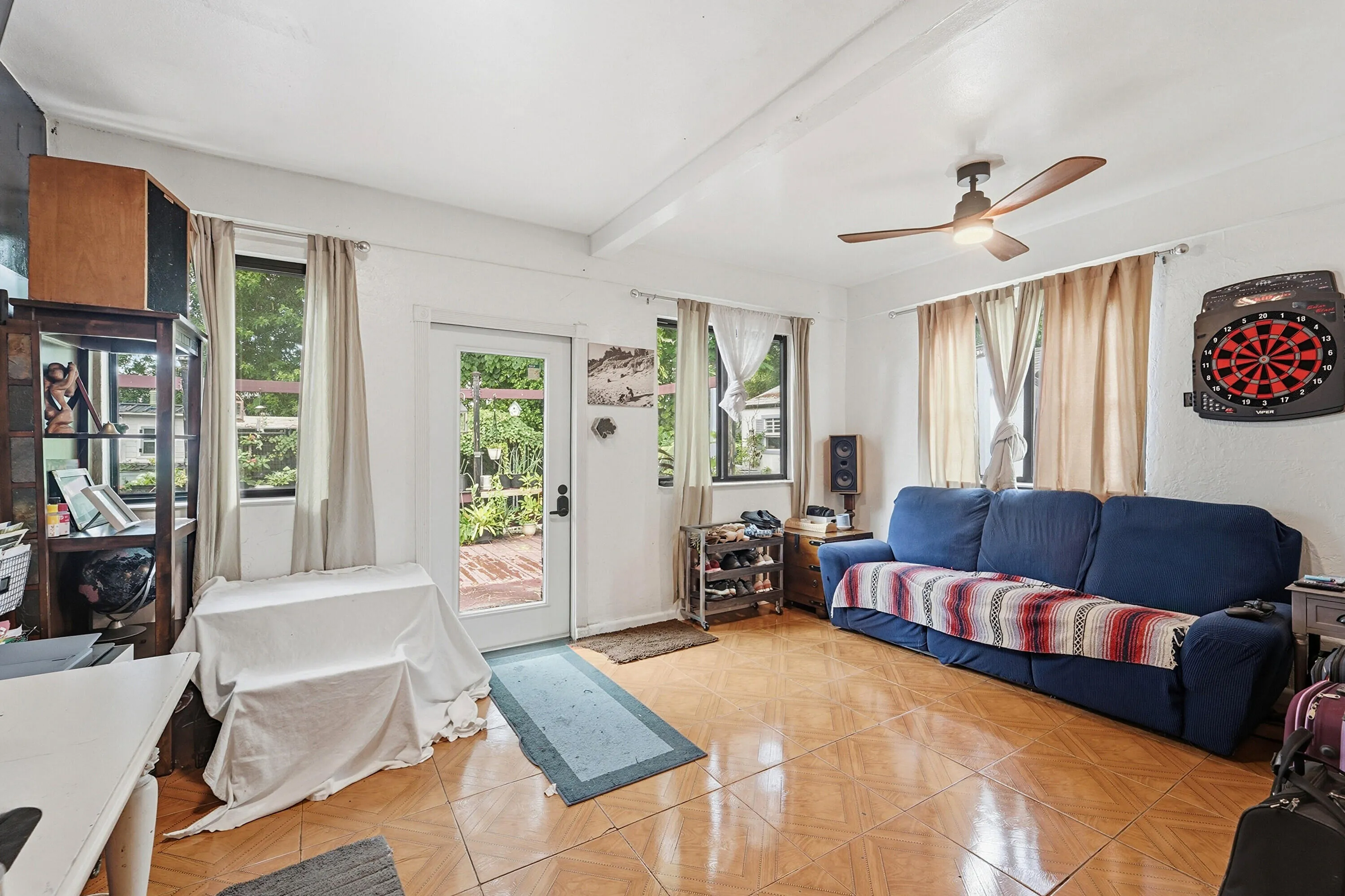 22_family room