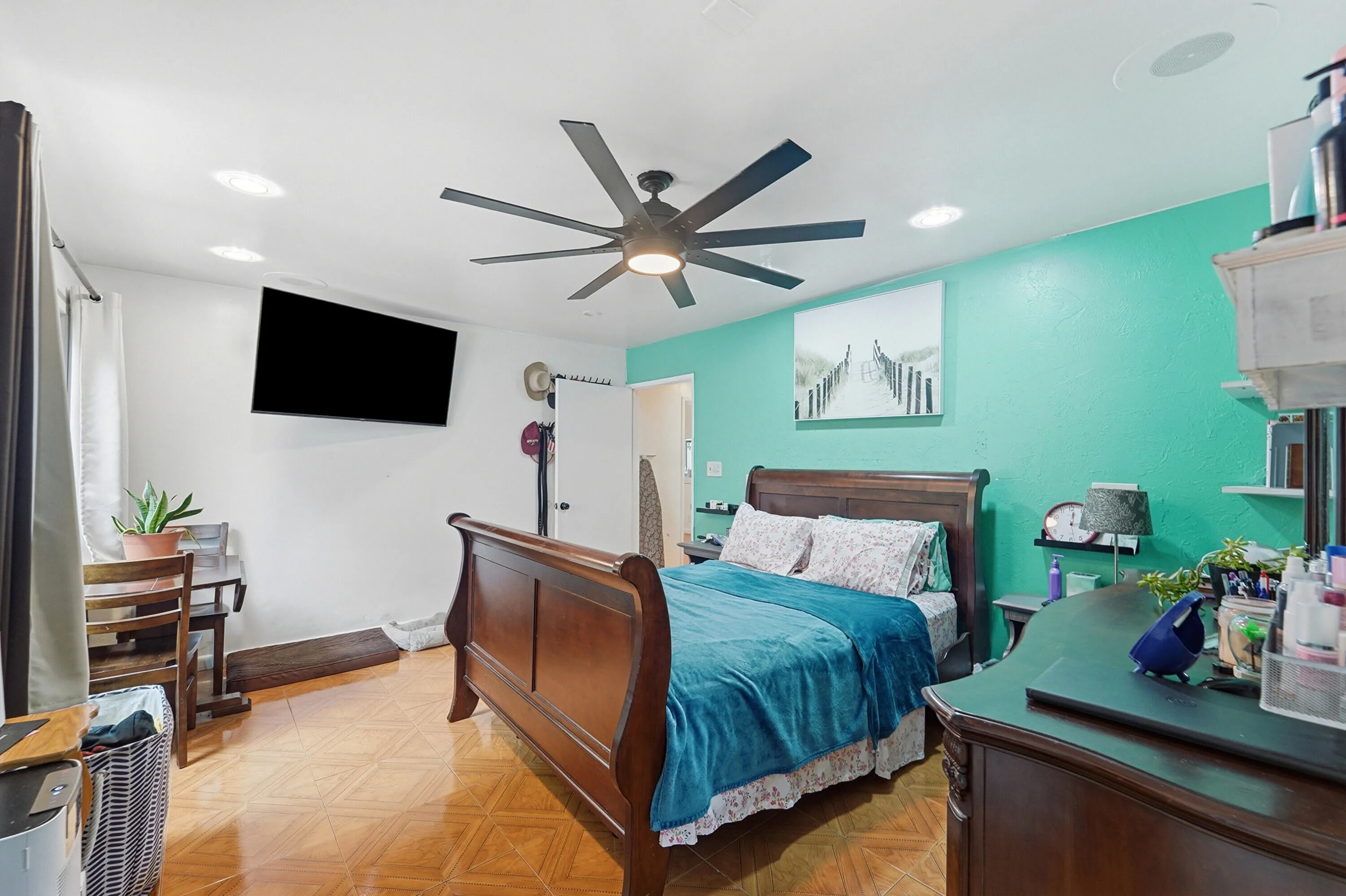 27_primary bedroom