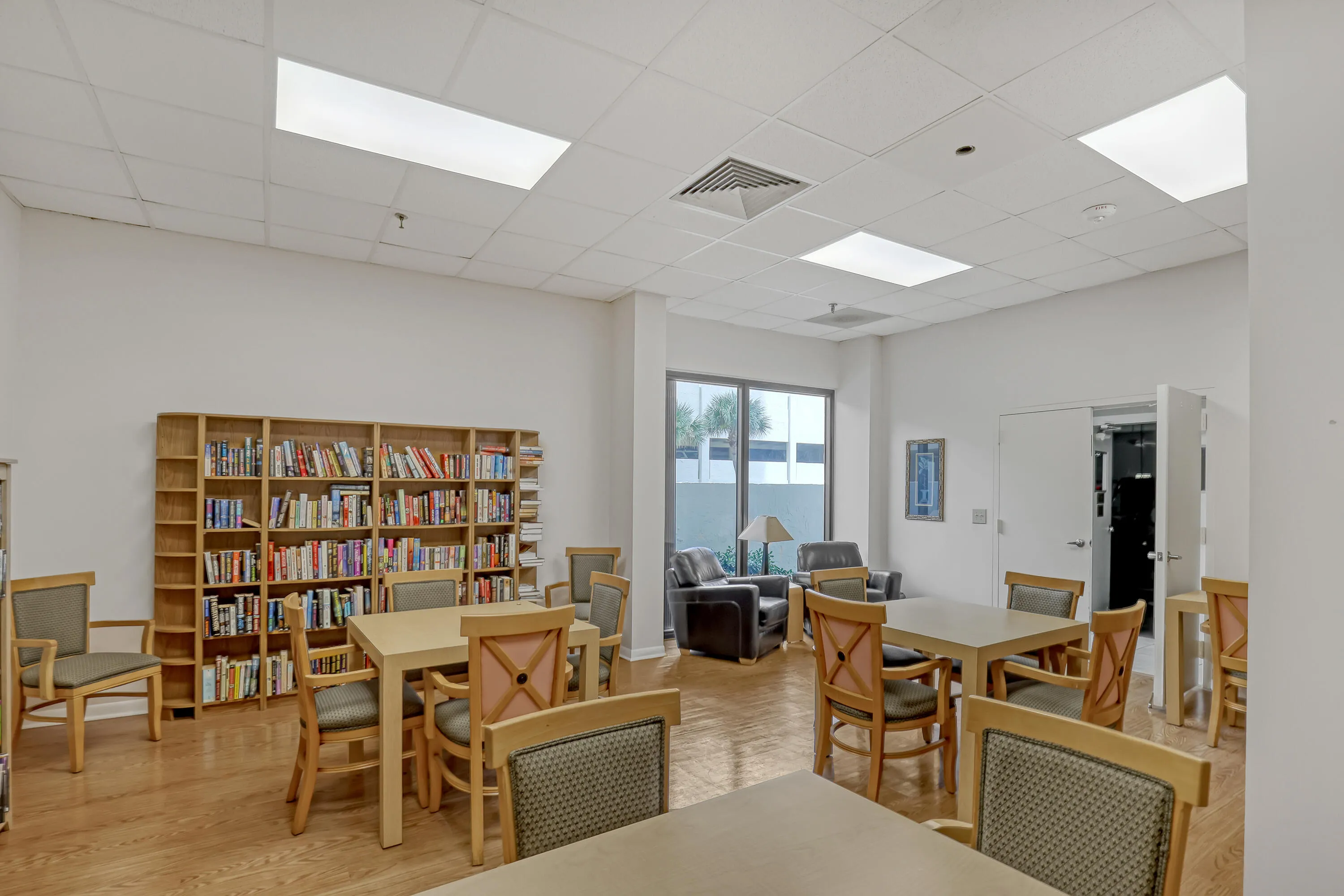 LIBRAY/MEETING ROOM