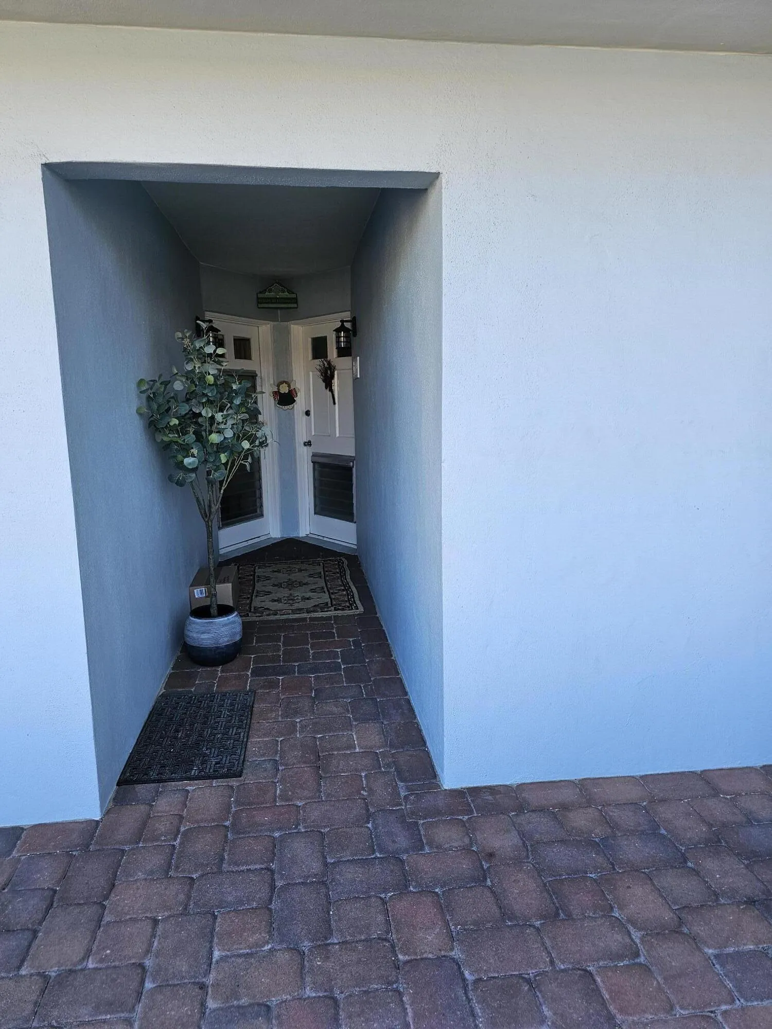 Front​​‌​​​​‌​​‌‌​‌‌​​​‌‌​‌​‌​‌​​​‌​​ Entrance