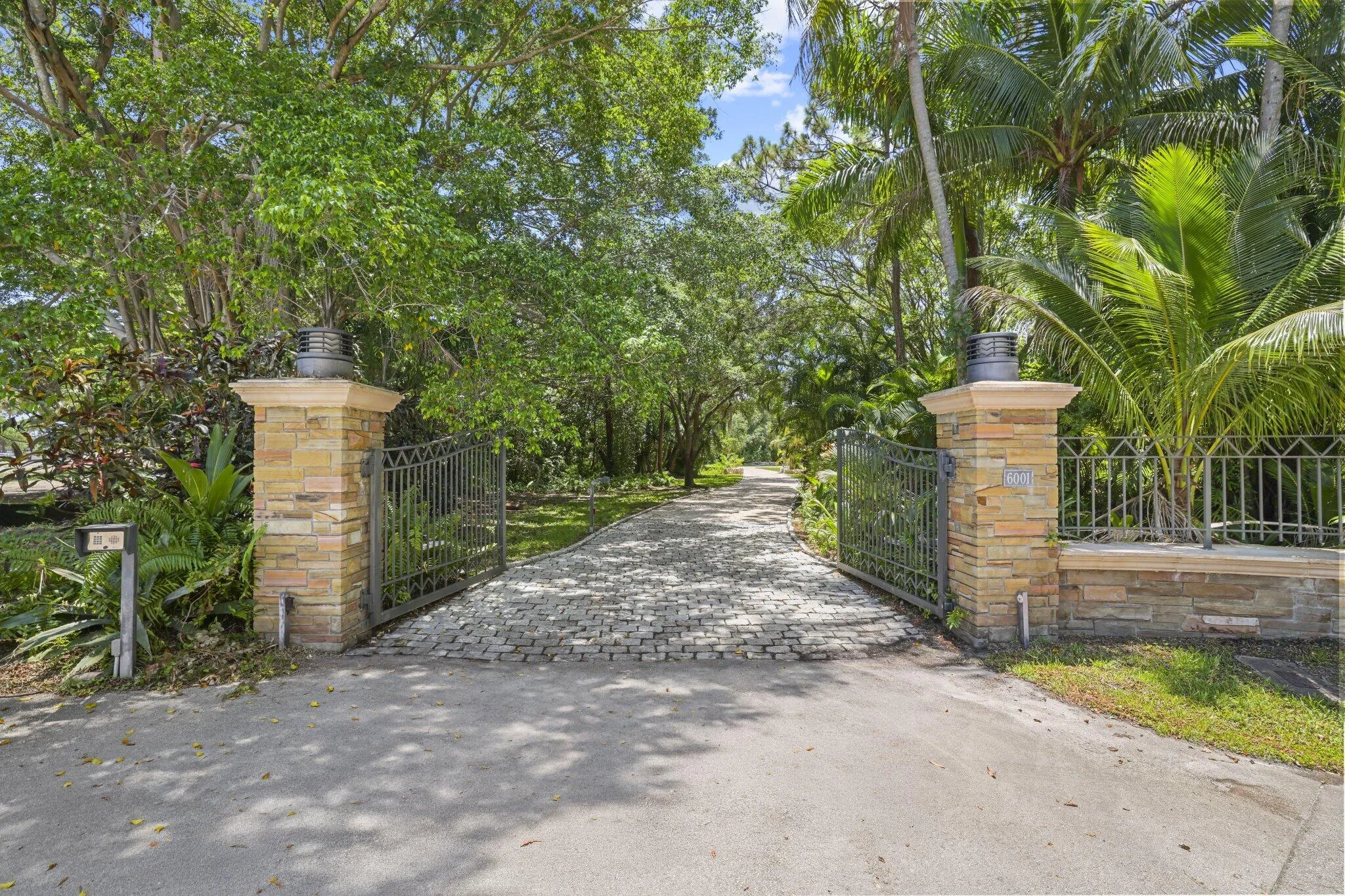 6001 Le Lac Road - 26.jpg-SMALL