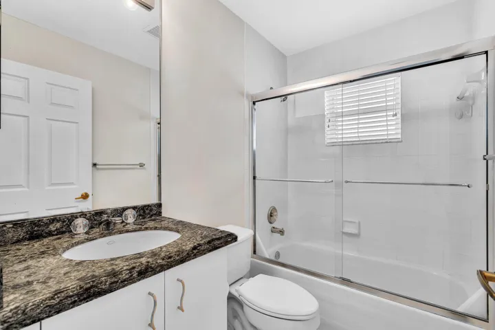 En Suite Guest Bath