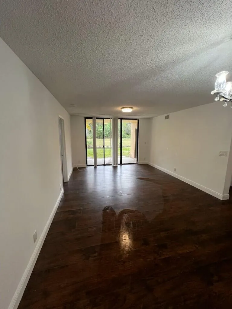 grand oasis living room 3