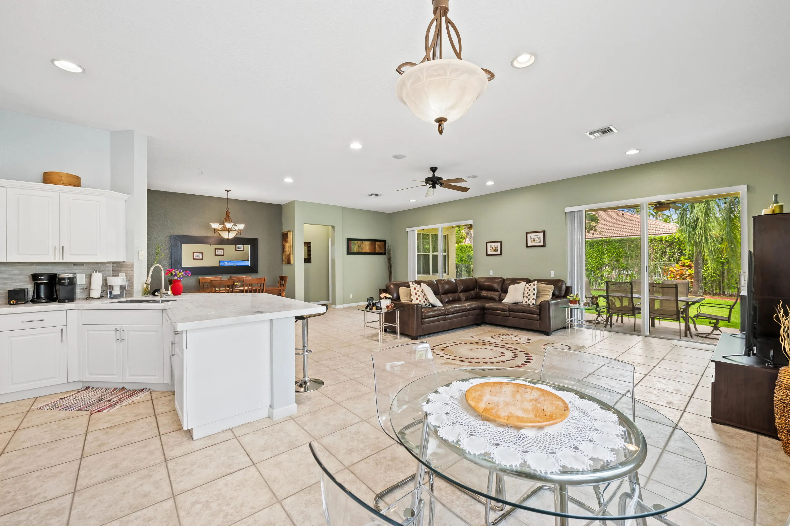 Kitchen/lounge