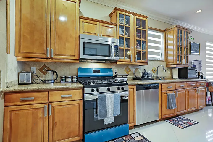 6401 SW 195th Ave -18