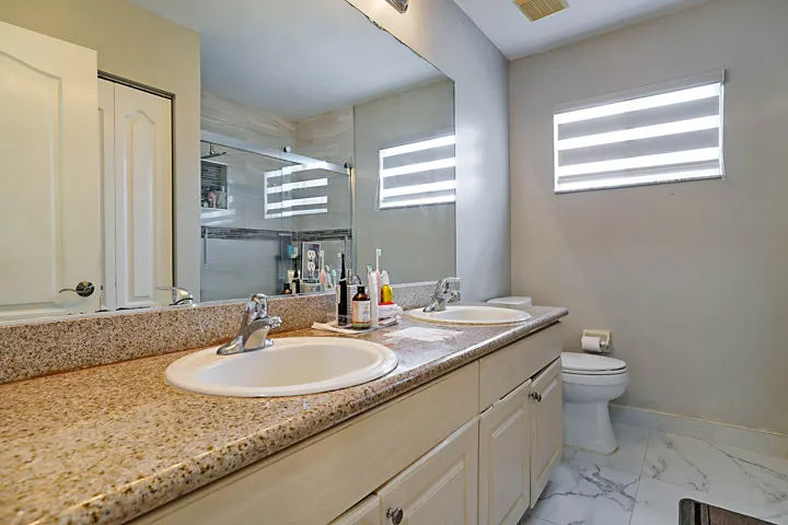 6401 SW 195th Ave -30